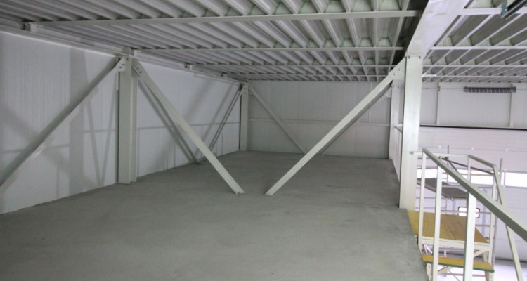 Belle halle industrielle neuve avec garages de 5m de hauteur image 8