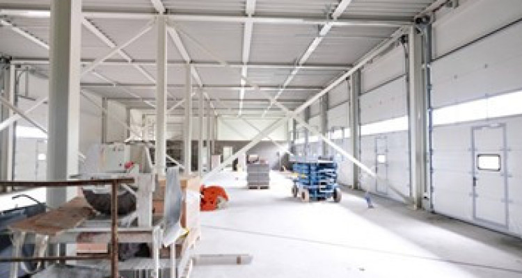 Belle halle industrielle neuve avec garages de 5m de hauteur image 9