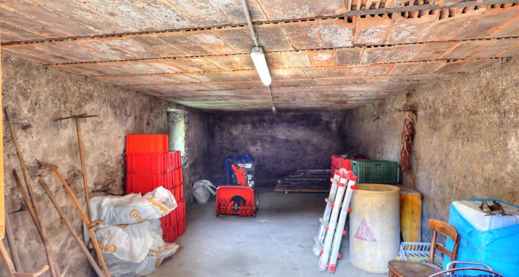 Au coeur du village, beau potentiel pour cette grange Ã  rÃ©nover image 5