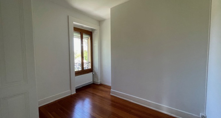 Beau Duplex terrasse en attique dans maison de Maitre image 2