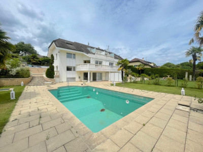 Splendide maison mitoyenne avec piscine et vue lac image 1