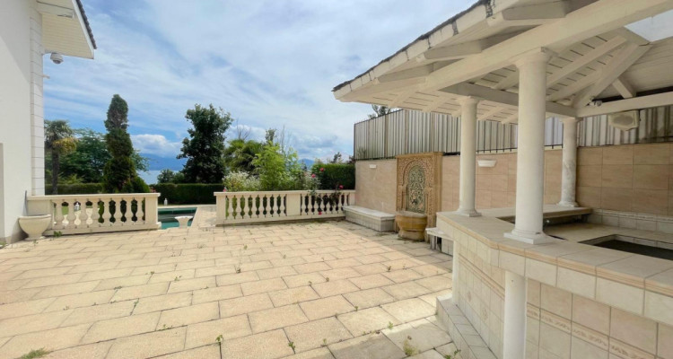 Splendide maison mitoyenne avec piscine et vue lac image 2