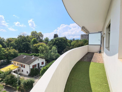 CASATAX Attique avec balcon dans quartier résidentiel calme image 1