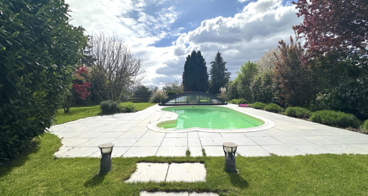 Charmante Maison Familiale avec Piscine et Vue Dégagée à Collex image 7