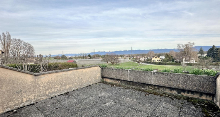 Maison mitoyenne entièrement à rénover avec vue dégagée image 9