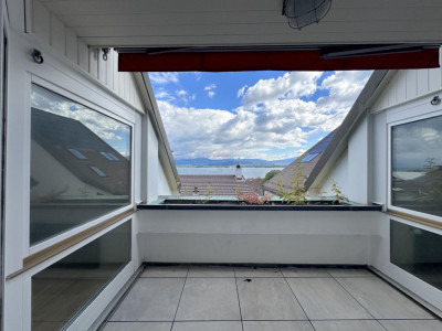 Magnifique Appartement Traversant au Dernier Étage avec Vue sur le Lac à Nyon image 1