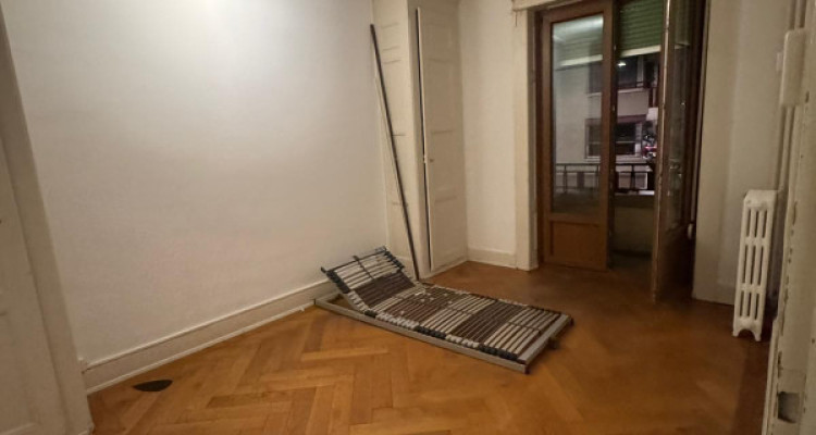 Appartement  2,5 pièces situé à la Servette. image 2