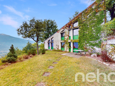 Maison darchitecte avec vue sur les montagnes image 1