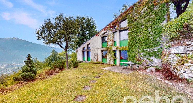 Maison darchitecte avec vue sur les montagnes image 1