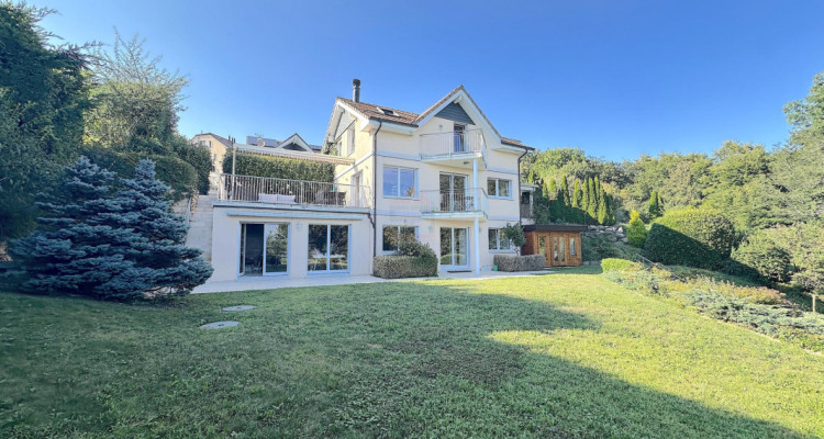 Superbe Maison Familiale de 9.5 Pièces à Bassins avec Vue Panoramique sur le Lac et les Alpes image 1