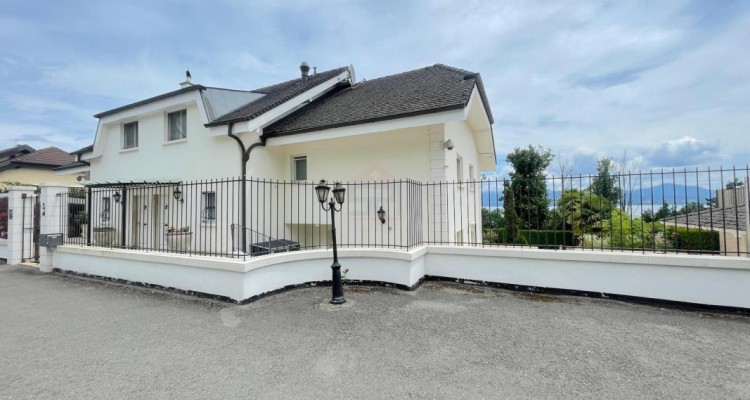 Splendide maison mitoyenne avec piscine et vue lac image 1