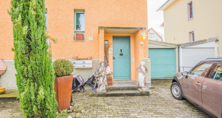 Preiswerte 2.5-Zimmerwohnung mit Parkplatz und Estrich image 3