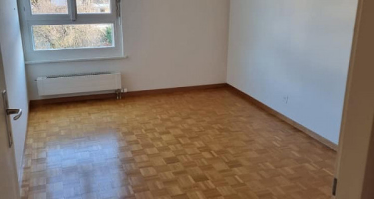 Appartement de 4,5 pièces au 3ème étage sans ascenseur localiser à Puplinge 1241 image 4