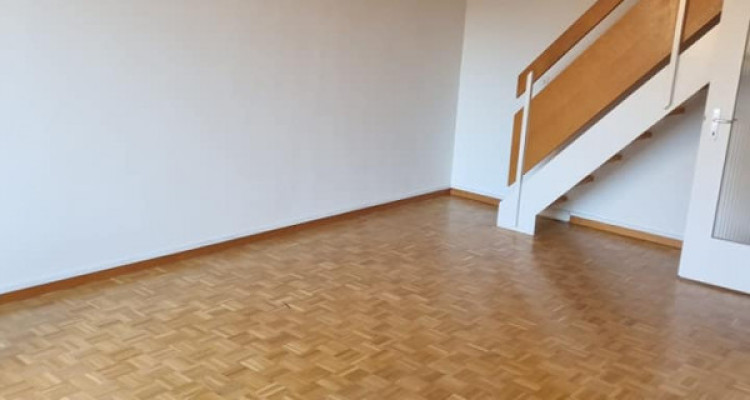 Appartement de 4,5 pièces au 3ème étage sans ascenseur localiser à Puplinge 1241 image 2