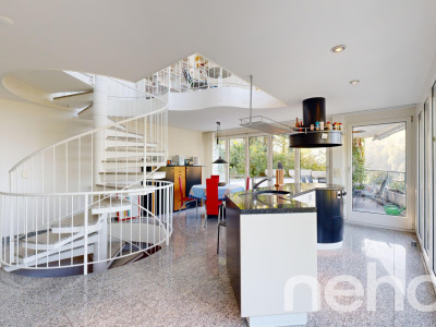 Einfamilienhaus mit ausgefallener Architektur und traumhaftem Ausblick image 4