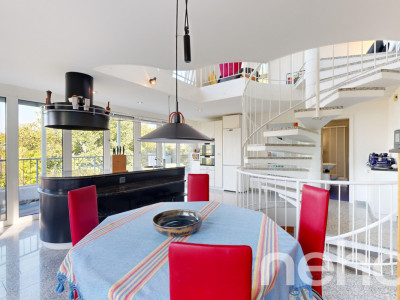 Einfamilienhaus mit ausgefallener Architektur und traumhaftem Ausblick image 5