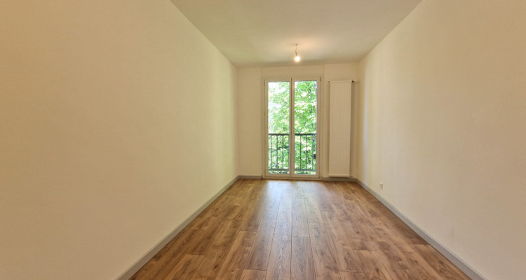 Fully renovatedin 2024,  5 room apartment  in Collonge-Bellerive  image 3