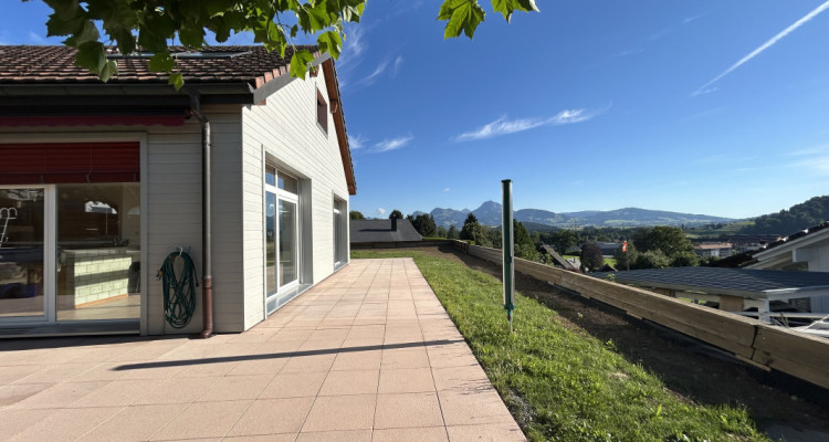 Exclusif ! Villa individuelle avec vue sur les Montagnes et le Lac !  image 1