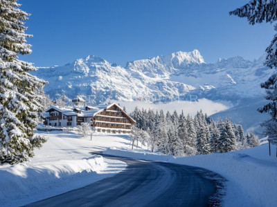 Magnificent mountain hotel in an ideal location image 1