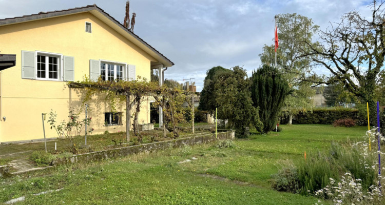 Villa individuelle de 4,5 pièces avec grand jardin arboré image 2