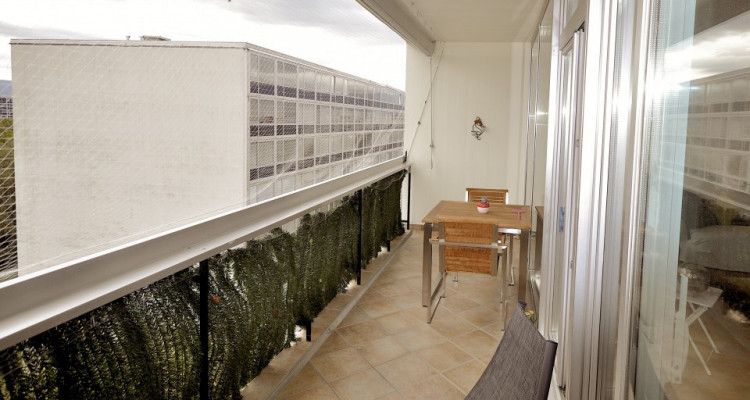 Appartement traversant de 4,5 pièces avec balcon et vue sur les Alpes image 12