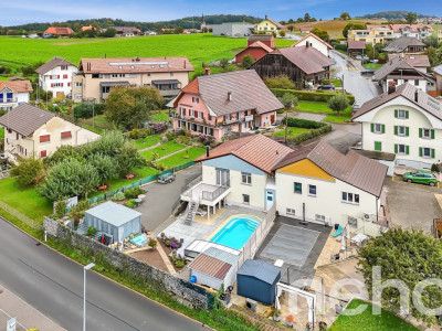 Belle villa jumelle avec appartement indépendant et piscine extérieure image 1