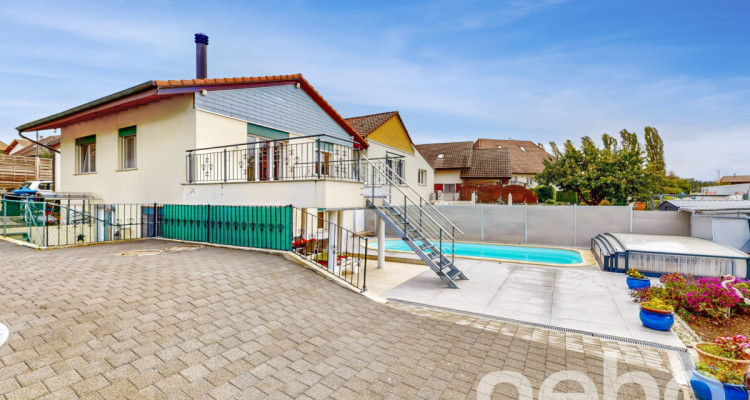 Belle villa jumelle avec appartement indépendant et piscine extérieure image 2