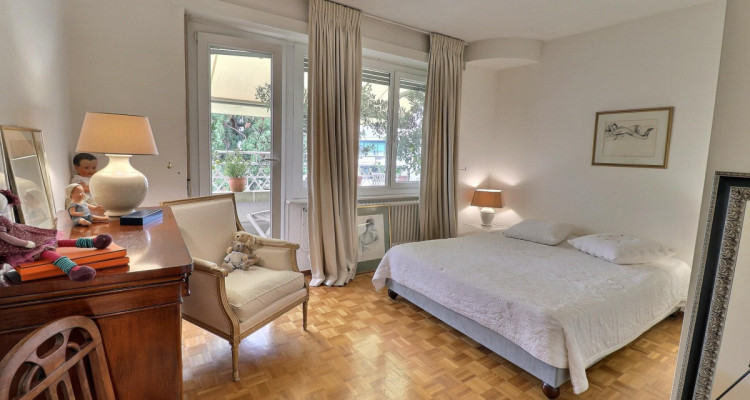 VENTE CLASSIQUE Magnifique attique traversant avec grandes terrasses et 5 pièces GENEVE image 8