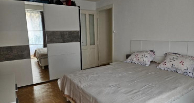 Appartement de 3,5 pièces au RDC au Vieux Carouge 1227 image 3