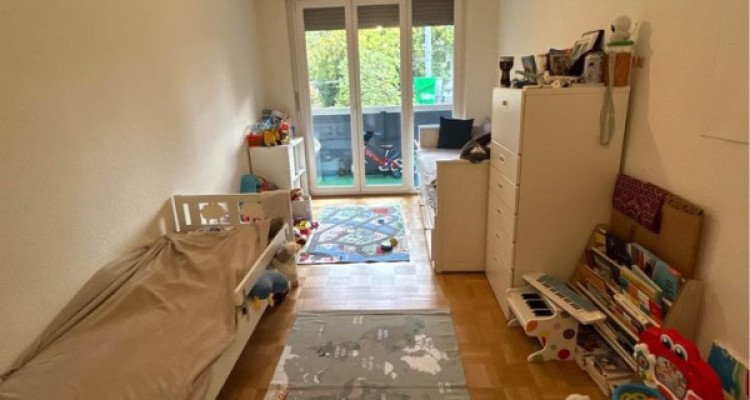 Appartement de 5 pièces au 1ère étage localiser à Genève 1205 image 3