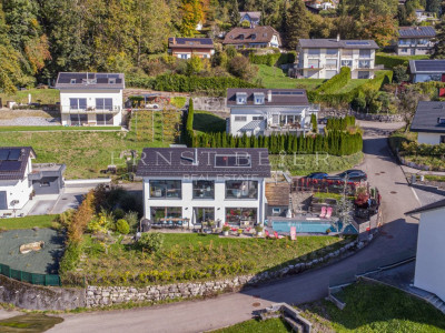 Wunderschöne, helle Villa mit Pool  in einem Wohngebiet image 1