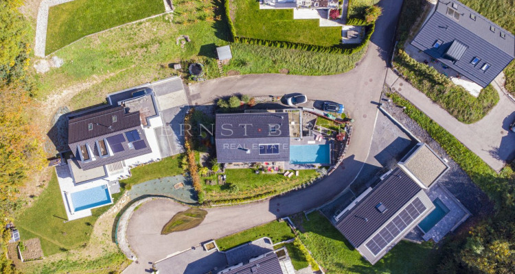 Wunderschöne, helle Villa mit Pool  in einem Wohngebiet image 13