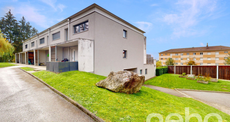 Lumineux triplex contemporain type maison avec terrasse et vue dégagée image 2