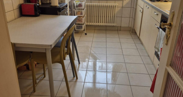 Appartement de 4,5 pièces au 1ère étage localiser à Genève 1202 image 3