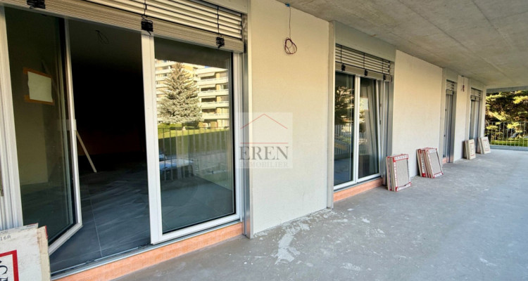 Appartement 2,5 pièces neuf avec balcon de 19 m2 image 2