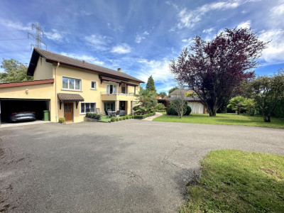 Maison avec Jardin, Terrasse et Espace de Vie Extérieur image 1