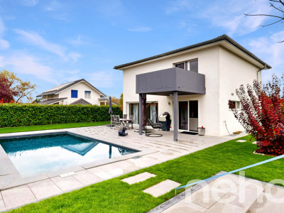 Maison moderne et lumineuse avec piscine, cadre paisible garanti image 1