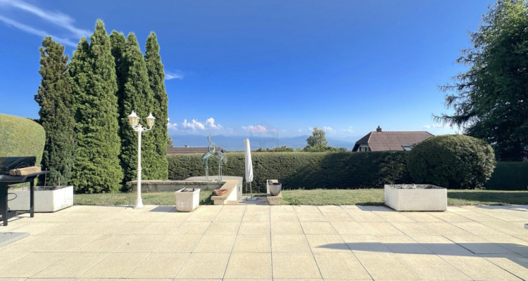 Authentique Maison Vaudoise avec Vue dégagée sur les Alpes et le lac image 4