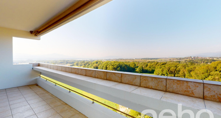 Spacieux appartement avec vue panoramique sur le lac et les montagnes image 3