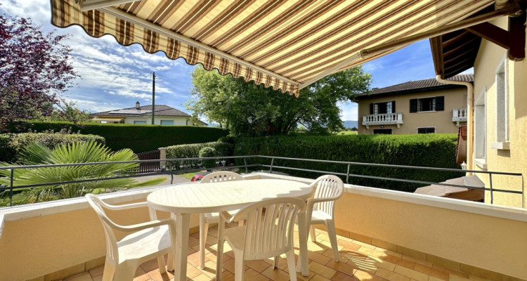 Maison avec Jardin, Terrasse et Espace de Vie Extérieur image 8