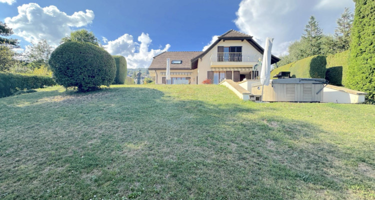 Authentique Maison Vaudoise avec Vue dégagée sur les Alpes et le lac image 1