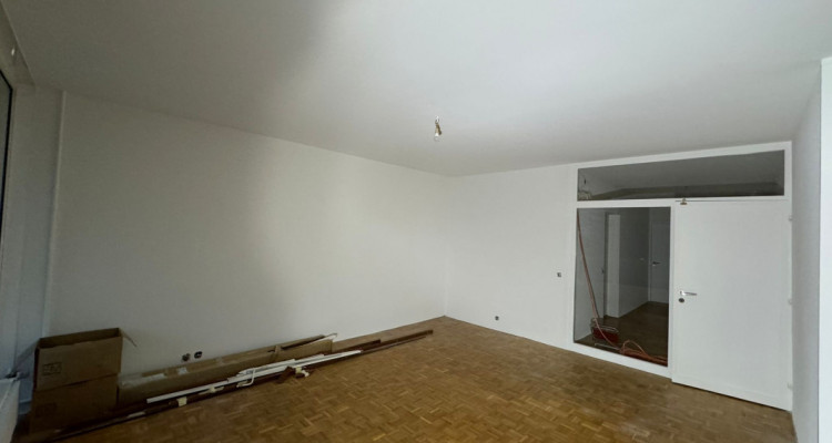 Magnifique appartement 3,5 pièces rénové de 72m2 au centre de Meyrin  image 3