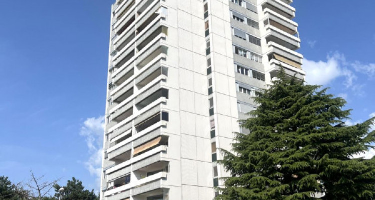 Appartement de 4.5 pièces avec balcon, vue imprenable sur le lac et les montagnes image 3