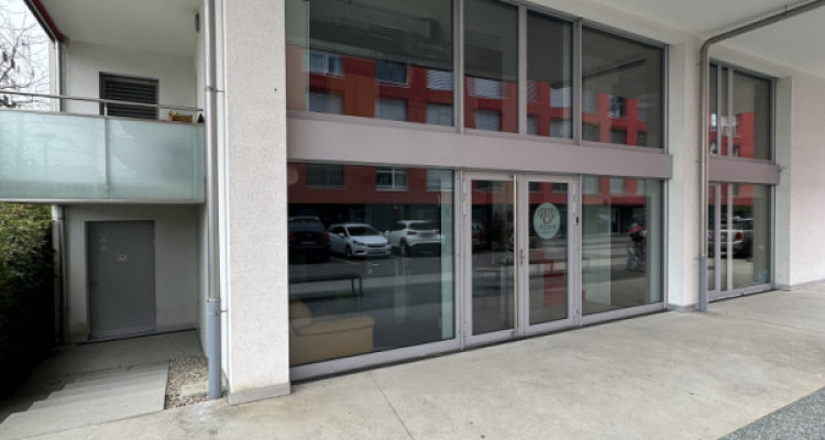 Surface commerciale moderne de 156 m² - Investissement de qualité ! image 2