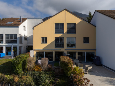 Belle villa mitoyenne de 5.5 pièces située dans un quartier résidentiel image 1