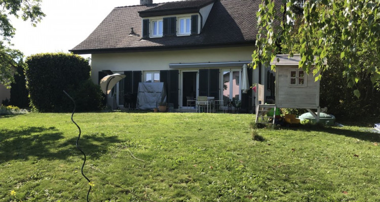 Chambre meublée à louer dans une belle villa au cœur de Gland image 1