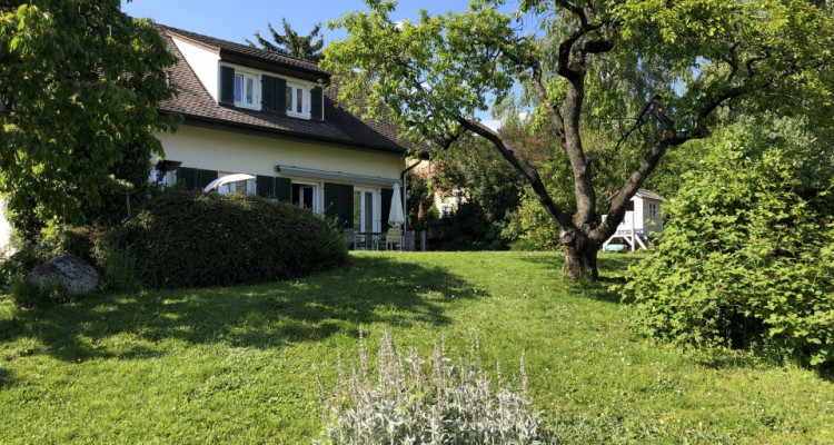 Chambre spacieuse à louer dans belle villa au cœur de Gland image 1