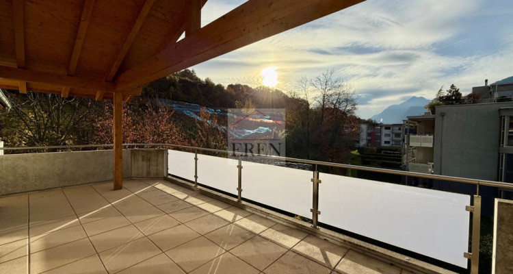 Spacieux et lumineux attique 4,5 pièces traversant avec terrasse et balcon à vendre à Pont-de-la-Morge (Sion) image 1