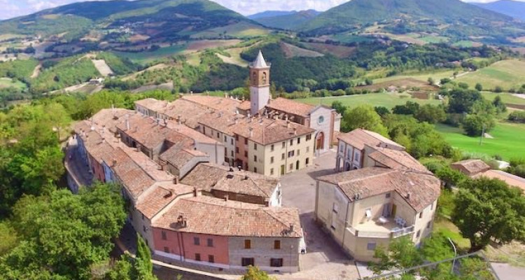 A VENDRE MAISON DE CHARME A SAN DONATO DI FABRIANO image 10