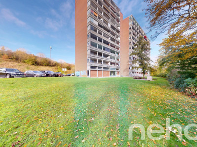 Großzügige 6-Zimmer-Wohnung mit toller Aussicht image 1